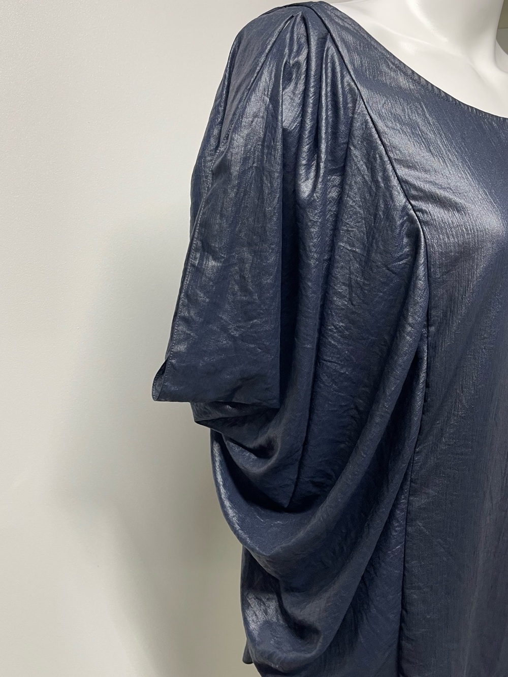 BCBGMAXAZRIA Navy Draped Cold Shoulder Blouse Size Small - Picture 3 of 10